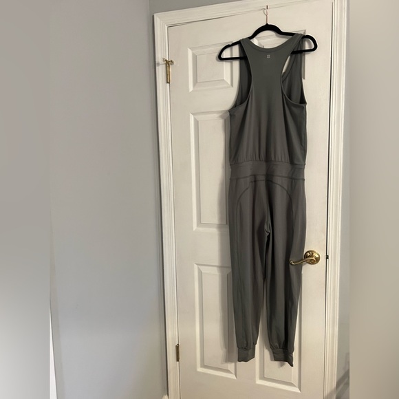 Sweaty Betty Gary 27 Racerback Jumpsuit in Gray Size Medium - Picture 3 of 9